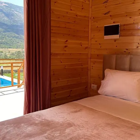Oasis * Fshat i Ri (Gjirokaster)