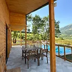 シャレー Oasis Fshat i Ri (Gjirokaster)