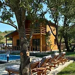 Oasis Fshat i Ri (Gjirokaster)