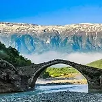 Oasis Fshat i Ri (Gjirokaster)