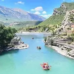 Oasis * Fshat i Ri (Gjirokaster)