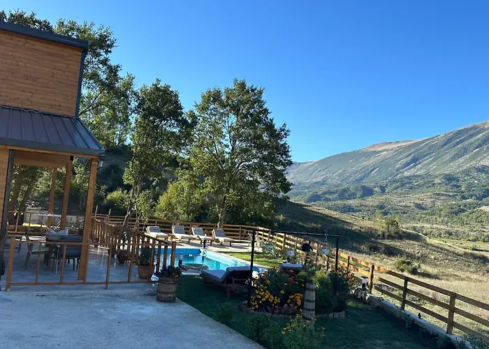 Oasis Alpesi faház Fshat i Ri (Gjirokaster)