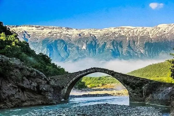 Oasis Fshat i Ri (Gjirokaster)